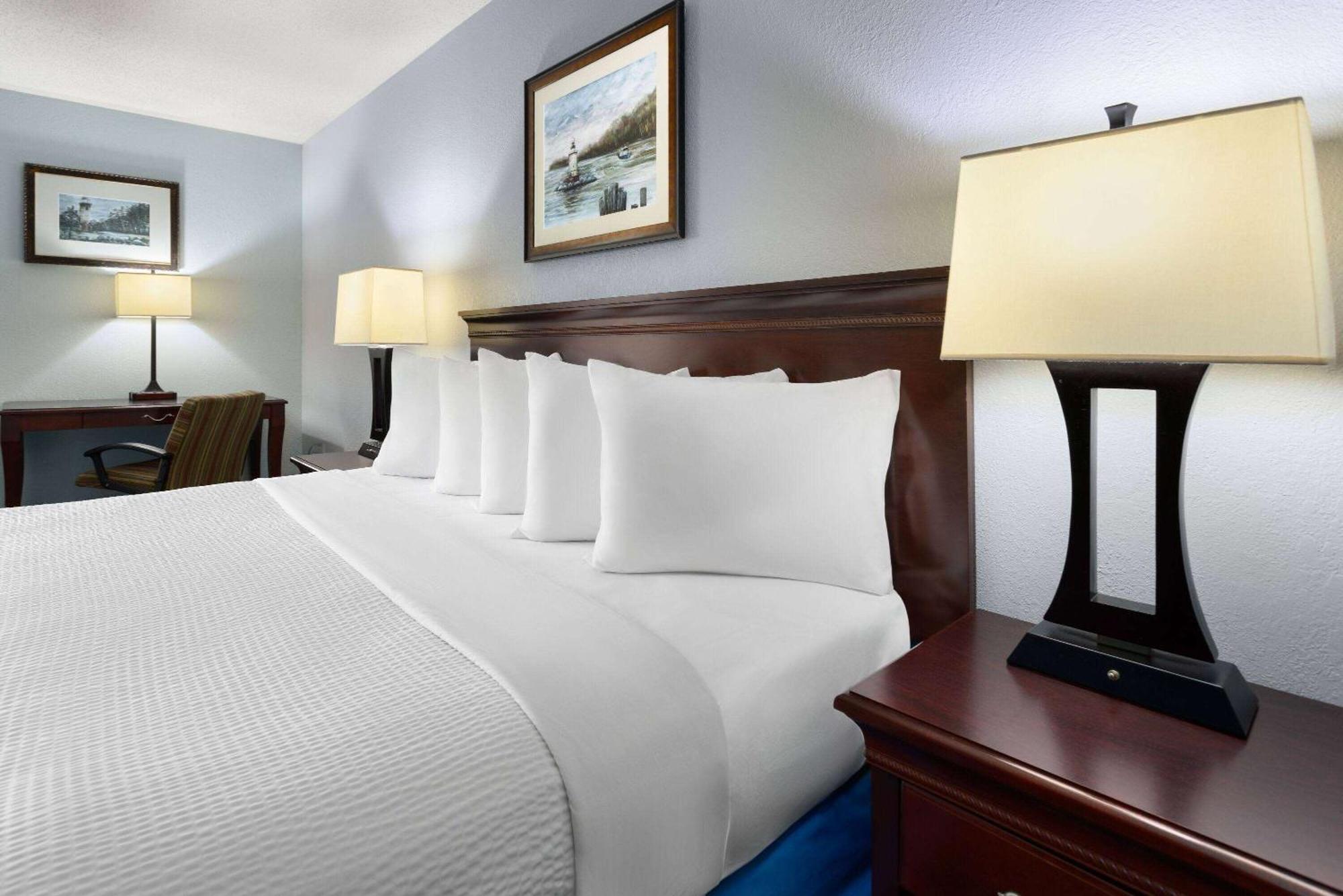 Days Inn By Wyndham Iron Mountain Exterior foto