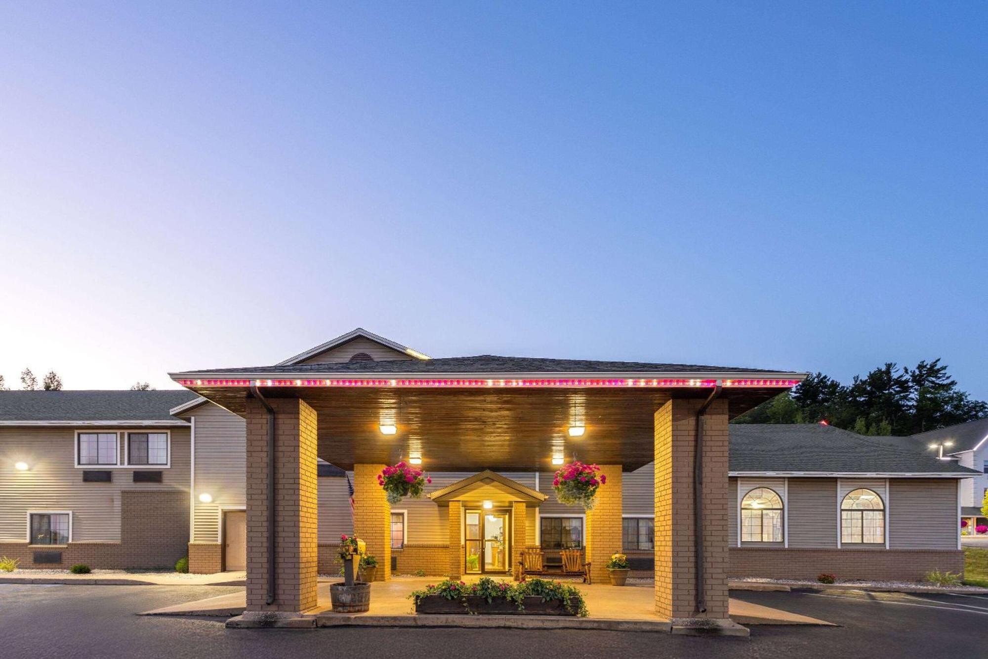 Days Inn By Wyndham Iron Mountain Exterior foto