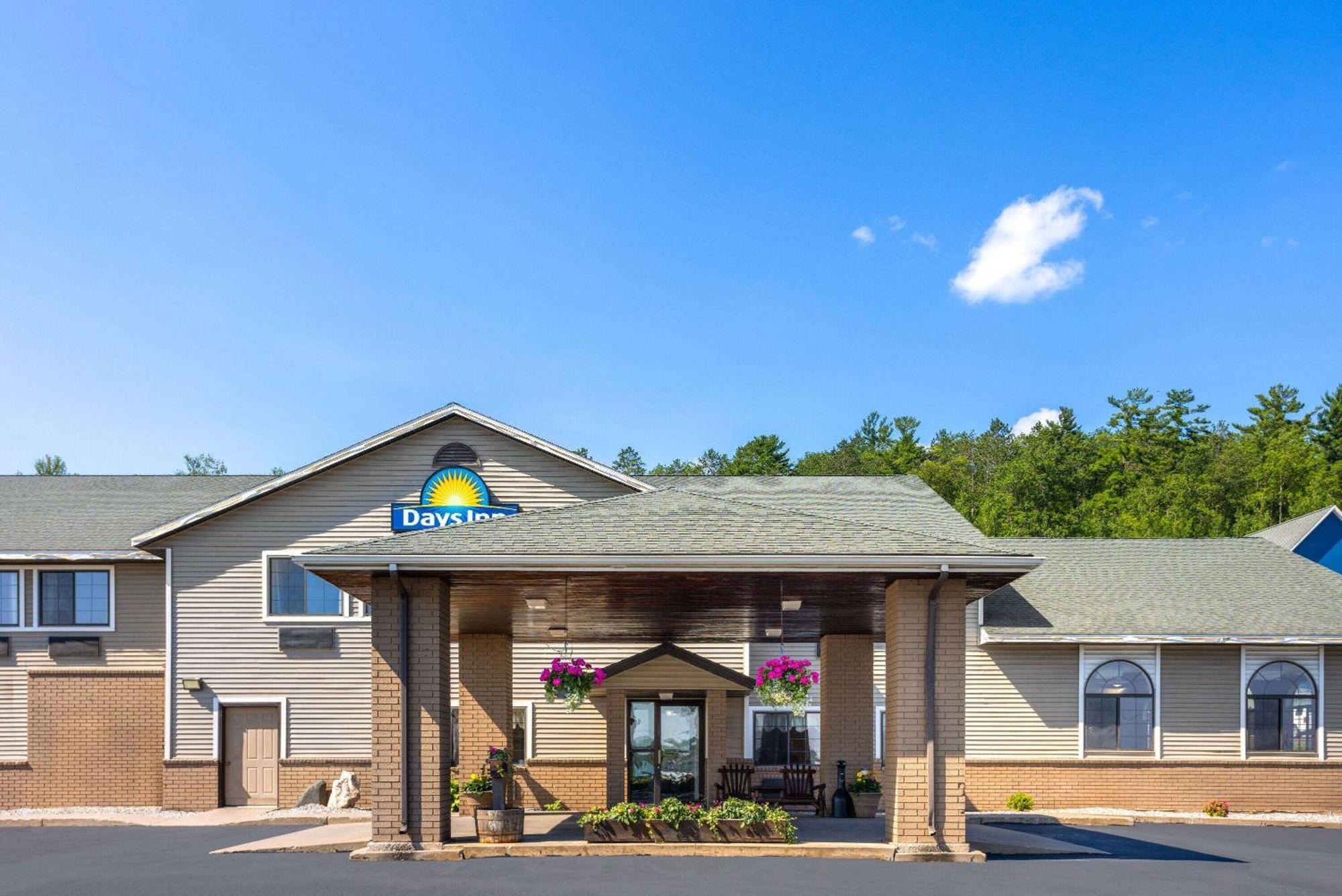 Days Inn By Wyndham Iron Mountain Exterior foto